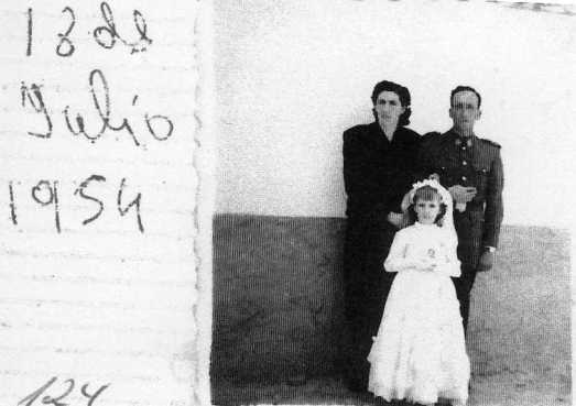 124 Comunion de Josefina con Milagros y Hermógenes Sanchez sus padres