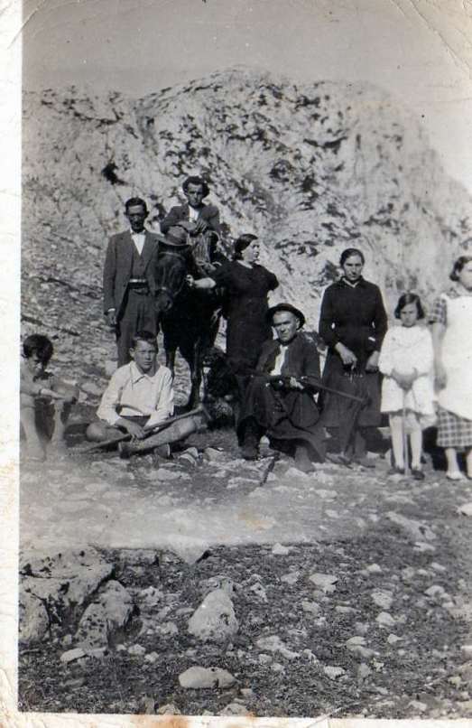 143 familiares de Aurelio Mirantes en la montaña