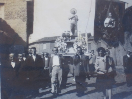 159 Procesion con German llevando a S. Isidro